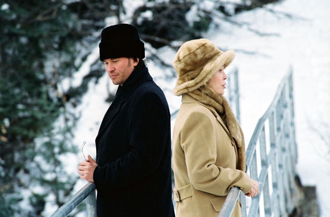 Sind in ein infames Spiel verwickelt: Frank Kavanaugh (Val Kilmer, l.) und Ms. K (Faye Dunaway, r.) ... - Bildquelle: Nu Image
