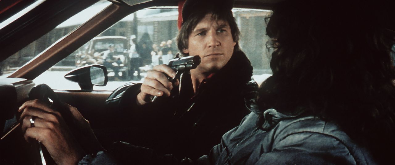 Die Autofahrt nach Arizona wird für Jenny (Karen Allen, r.) und Starman (Jeff Bridges, l.) zu einer dramatischen Verfolgungsjagd ... - Bildquelle: Columbia Pictures