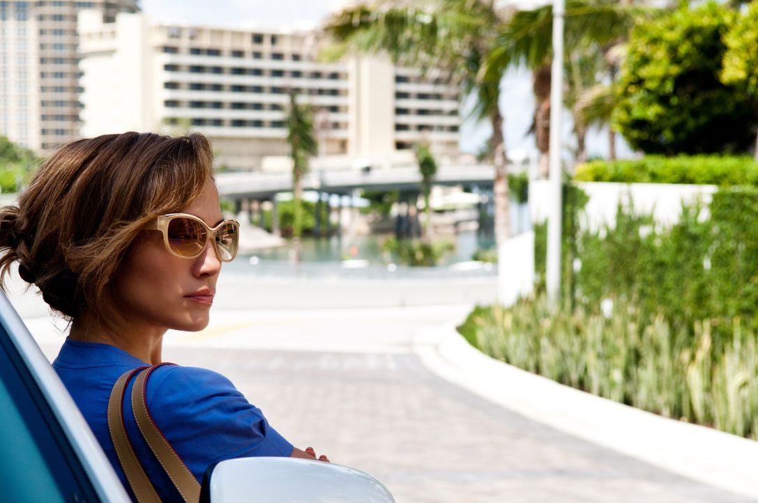 Scheinbar hat sie das Glück endlich gefunden: Leslie (Jennifer Lopez) zieht einen profitablen Kunden an Land ... - Bildquelle: Jack English 2013 Constantin Film Verleih GmbH