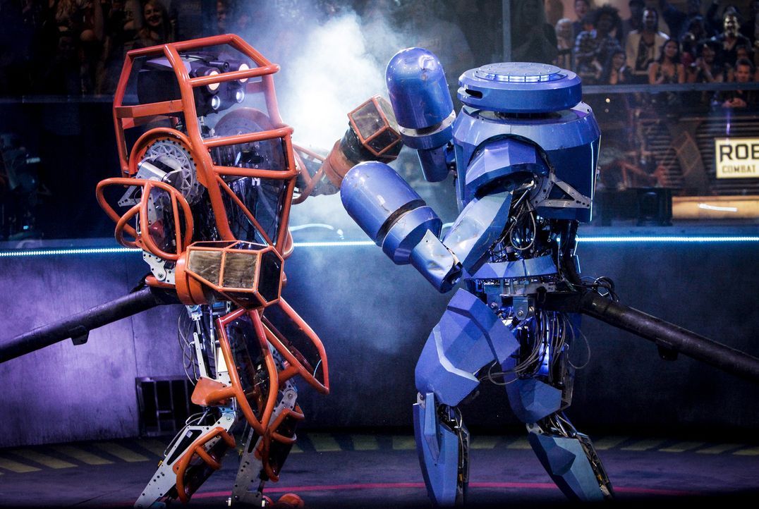 In der Robot Combat League messen sich die Könige der mechanischen Kampf-Kunst. Welches Team wird alle drei Runden in der Arena am besten überstehen... - Bildquelle: Nicole Wilder 2012 Syfy Media LLC