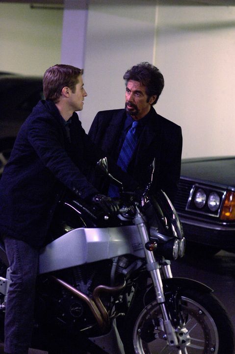 Genau 88 Minuten hat Jack Gramm (Al Pacino, r.) Zeit, um seinen eigenen Tod zu verhindern, der ihm zuvor anonym angekündigt wurde. Zu den Verdächt... - Bildquelle: Nu Image