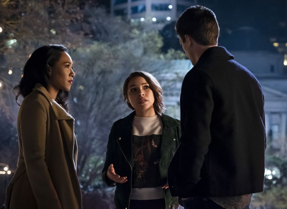 (v.l.n.r.) Iris (Candice Patton); Nora (Jessica Parker Kennedy); Barry (Grant Gustin) - Bildquelle: Katie Yu © 2018 The CW Network, LLC. All rights reserved. / Katie Yu