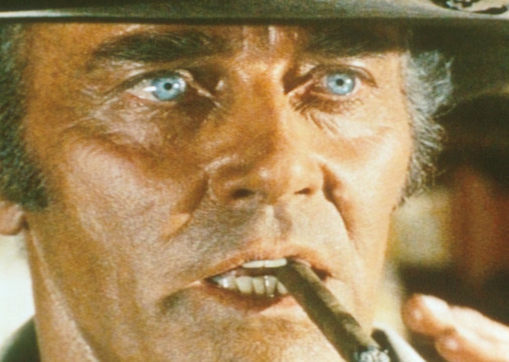 Der eiskalte Killer Frank (Henry Fonda) hat den Farmer McBain und seine drei Kinder auf dem Gewissen ... - Bildquelle: Paramount Pictures