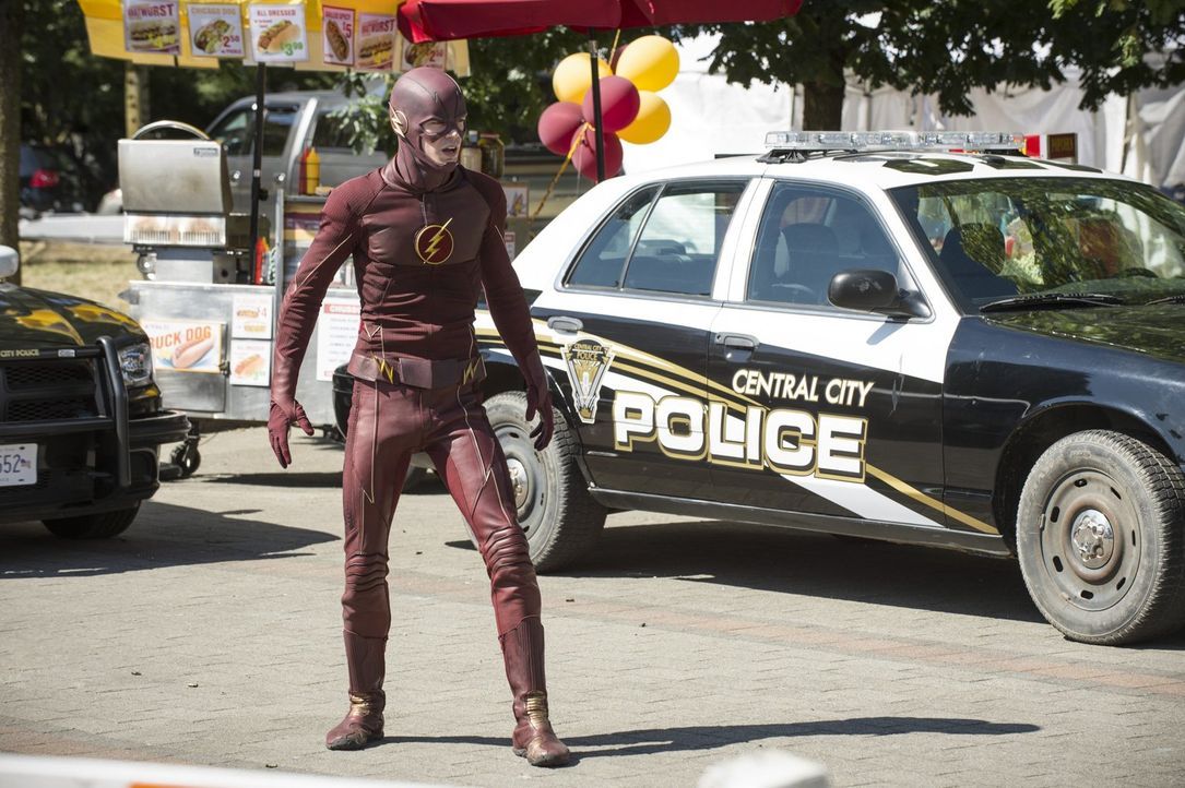 Barry alias The Flash (Grant Gustin) glaubt, dass er die Stadt auf eigene Faust retten muss, um seine Freunde nicht in Gefahr zu bringen - kann das... - Bildquelle: 2015 Warner Brothers.
