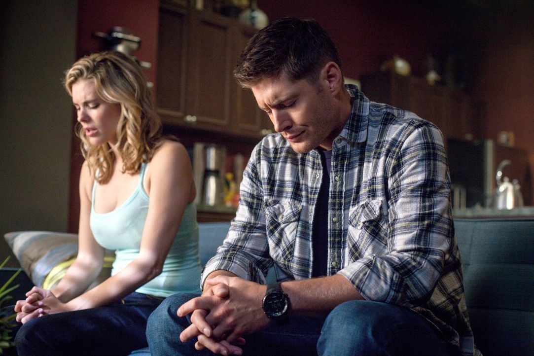 Wird es Suzy (Susie Abromeit, l.) gelingen, sogar aus Dean (Jensen Ackles, r.) eine Vorzeige-Jungfrau zu machen? - Bildquelle: 2013 Warner Brothers