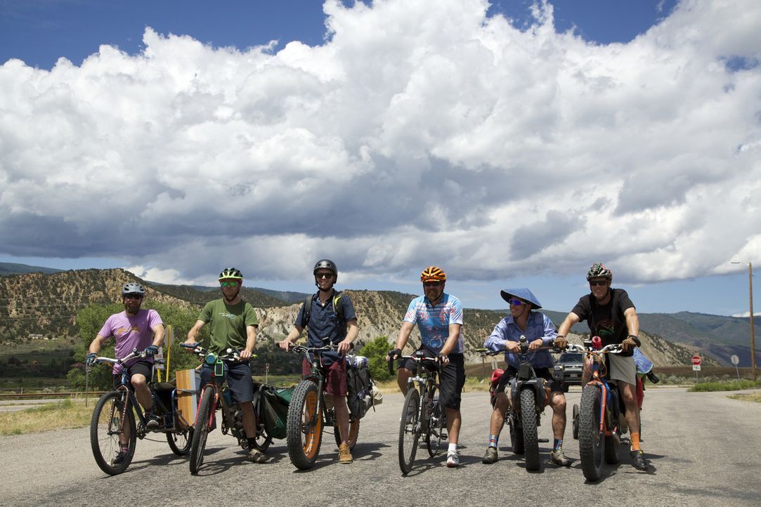 Die begeisterten Radfahrer, die sich selbst Stomparillaz nennen, nehmen es selbst mit dem rauen Terrain der Rocky Mountains auf ... - Bildquelle: 2016,DIY Network/Scripps Networks, LLC. All Rights Reserved.