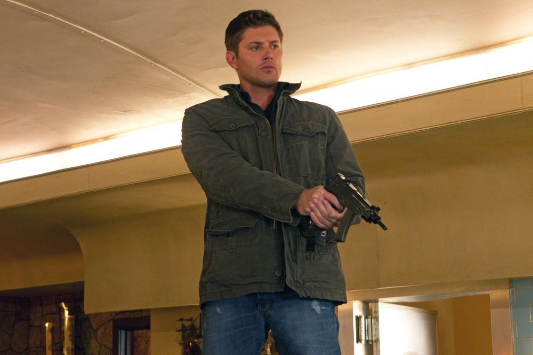 Sam und Dean (Jensen Ackles) werden über Nacht zu Amerikas meistgesuchten Verbrechern, während Bobby sich den Kopf über den gefangenen Leviathan zer... - Bildquelle: Warner Bros. Television