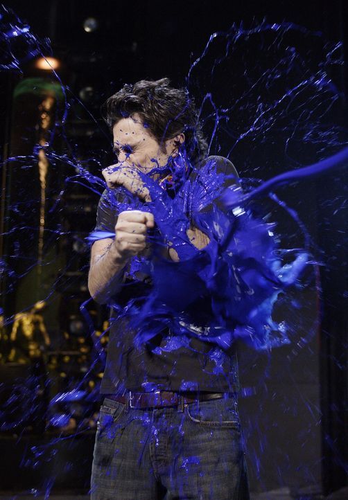 Auf der Bühne wird J.D. (Zach Braff) blau ... - Bildquelle: Touchstone Television