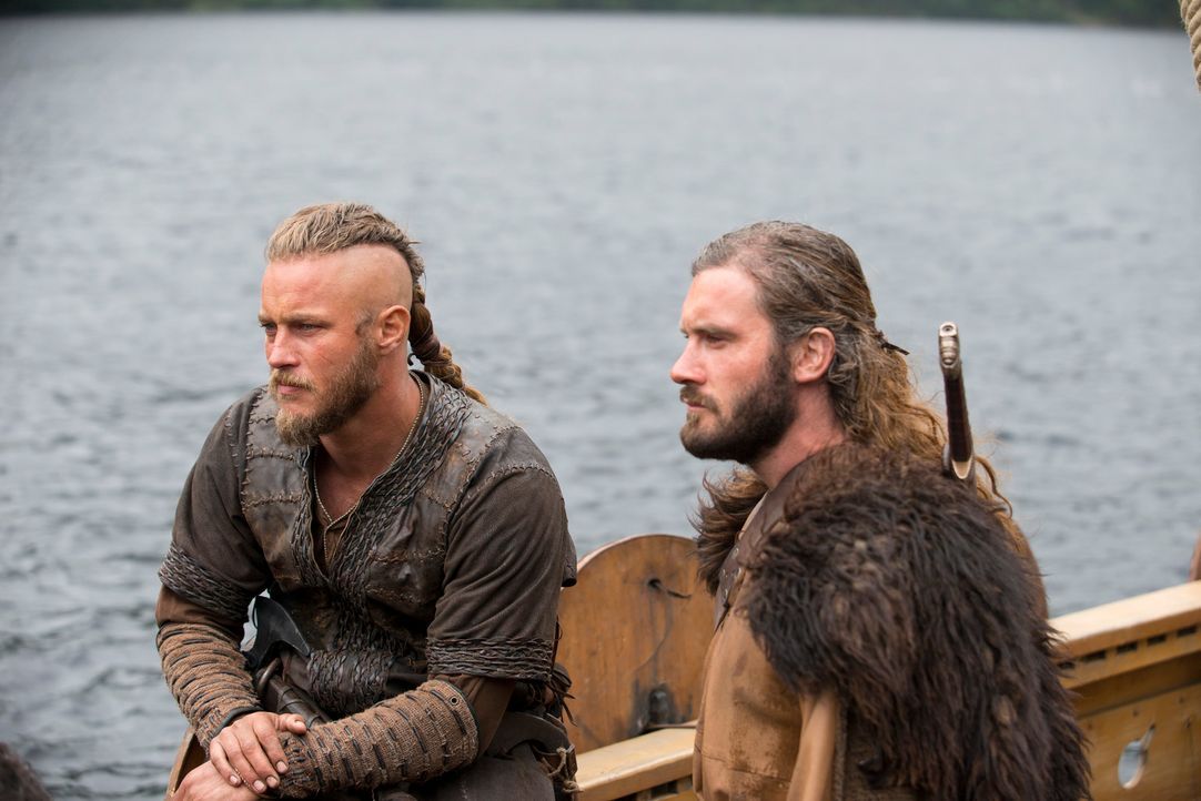 Im kommenden Sommer brechen die Nordmänner gleich mit mehreren Schiffen erneut nach England auf, um mit noch größeren Reichtümern von den Beutezügen... - Bildquelle: 2013 TM TELEVISION PRODUCTIONS LIMITED/T5 VIKINGS PRODUCTIONS INC. ALL RIGHTS RESERVED.