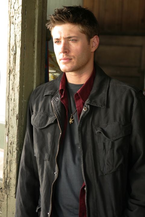 Überzeugt seinen Bruder Sam, mit ihm nach ihrem auf mysteriöse Art und Weise verschwunden Vater zu suchen: Dean (Jensen Ackles) ... - Bildquelle: Warner Bros. Television