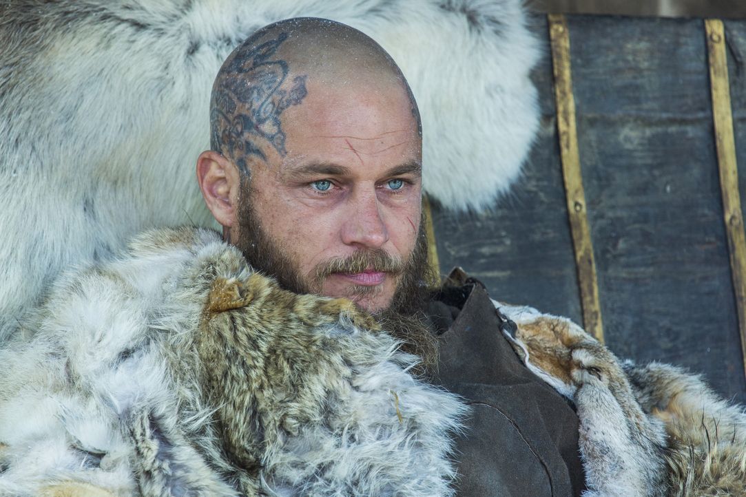 Ragnar (Travis Fimmel) entkommt dem Eingang nach Walhalla, doch als er in seinem Krankenbett in Kattegat liegt, ereignen sich Dinge, die außerhalb s... - Bildquelle: 2016 TM PRODUCTIONS LIMITED / T5 VIKINGS III PRODUCTIONS INC. ALL RIGHTS RESERVED.