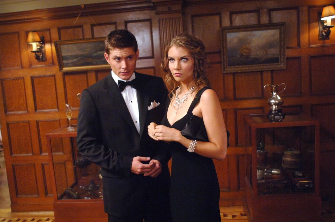 Die Brüder Sam und Dean (Jensen Ackles, l.) müssen sich bei ihren Ermittlungen mit Bela (Lauren Cohan, r.) herumschlagen, die von der Familie eines... - Bildquelle: Warner Bros. Television