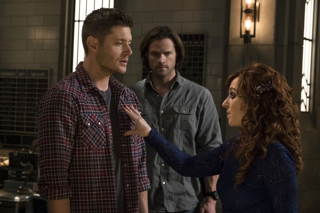 Während bei Dean (Jensen Ackles, l.) die Hoffnung schwindet, dass sie Amara jemals bezwingen und die Welt vor dem Untergang retten können, will Sam... - Bildquelle: 2014 Warner Brothers