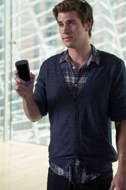 Jung und ehrgeizig: IT-Entwickler Adam Cassidy (Liam Hemsworth) sehnt sich nach Erfolg und Anerkennung. - Bildquelle: 2012 Paranoia Acquisitions LLC. All rights reserved.