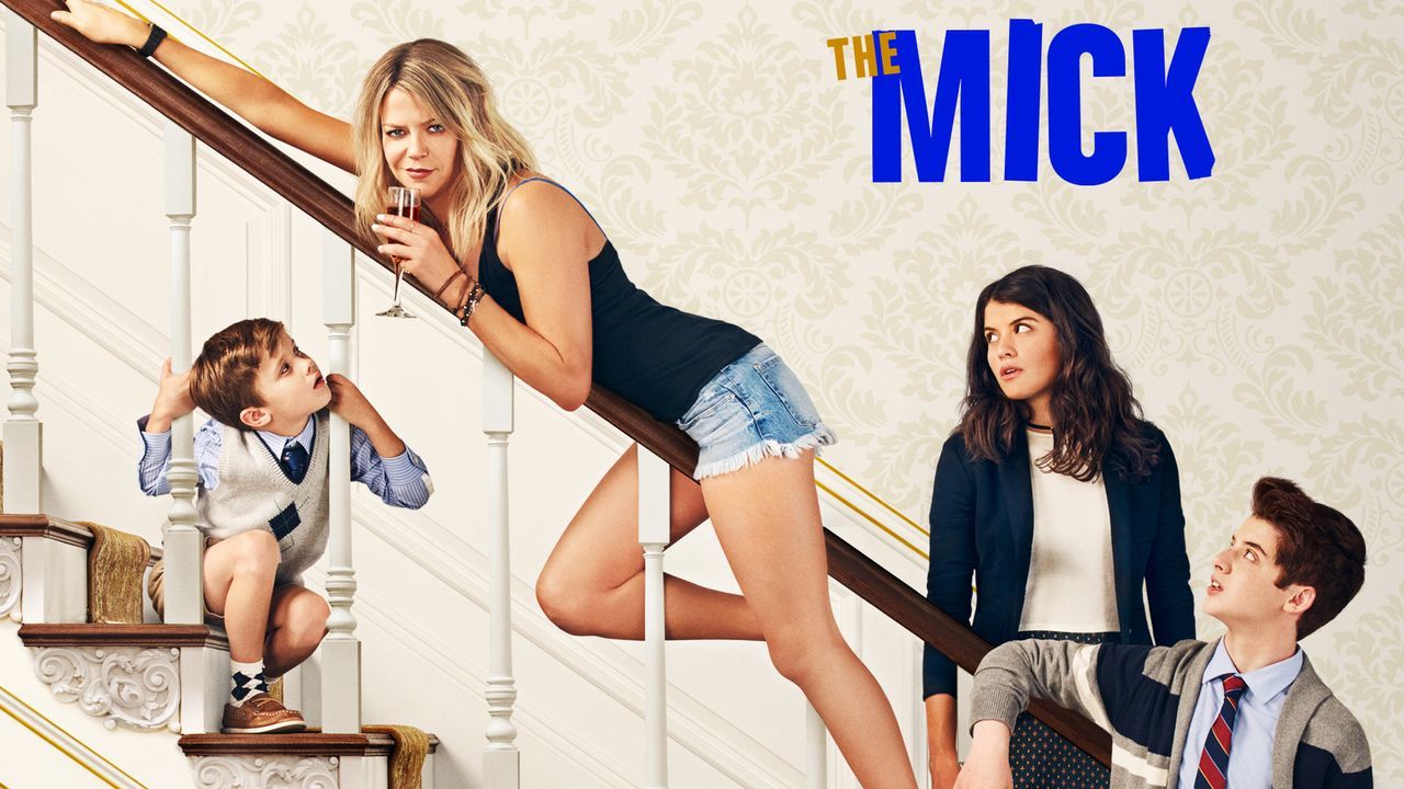 (1. Staffel) - Wider Willen wird Großmaul Mackenzie "Mickey" Murphy (Kaitlin Olson, 2.v.l.) zur Adoptivmutter ihrer Nichte Sabrina (Sofia Black-D'El... - Bildquelle: 2017 Twentieth Century Fox Film Corporation.  All rights reserved.