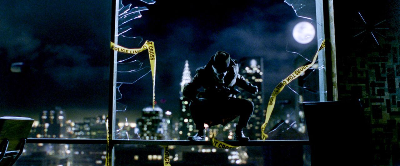 Superheld The Comedian" wird in seinem New Yorker Appartement von einem Unbekannten überfallen und aus dem Fenster geworfen. Die Polizei geht von e... - Bildquelle: Paramount Pictures