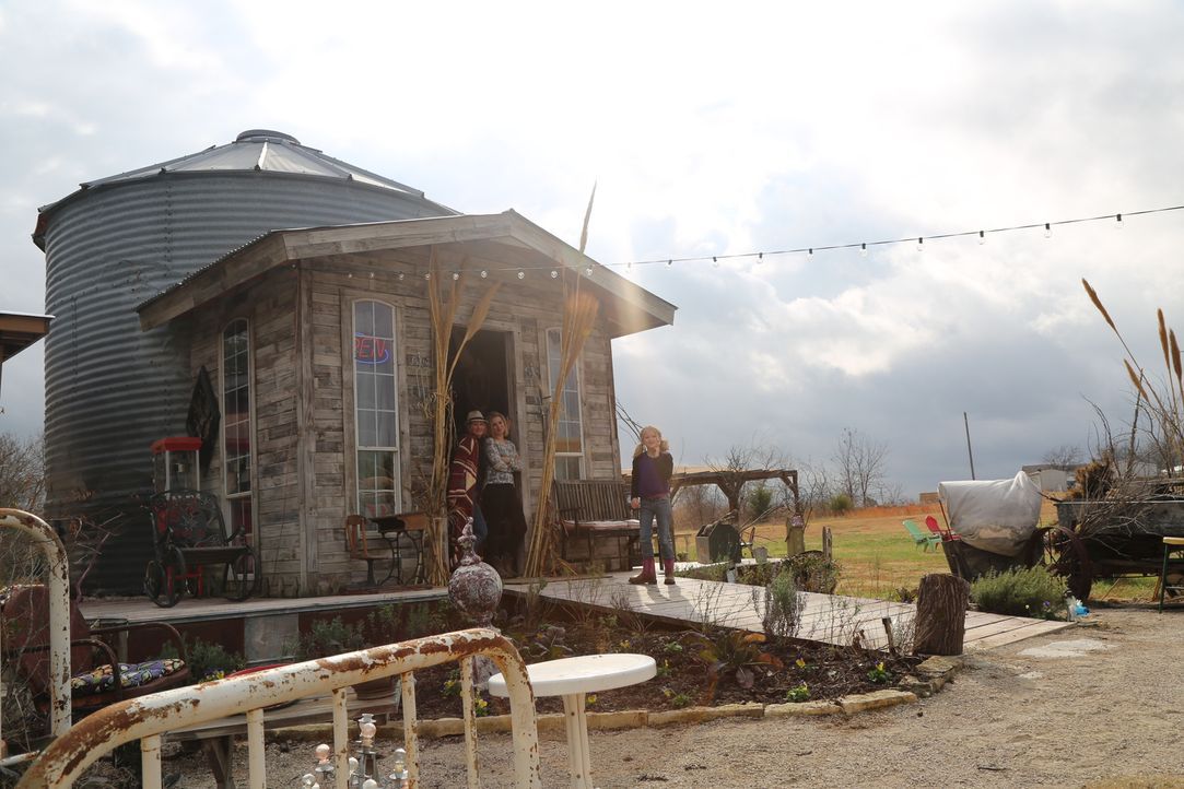 Das neue Projekt der Treehouse Guys: Ein geräumiges Bauernhaus in knapp 4 Metern Höhe für Familie Snyder (Foto), die in Texas Lavendel anbaut ... - Bildquelle: 2015, DIY Network/Scripps Networks, LLC. All Rights Reserved.