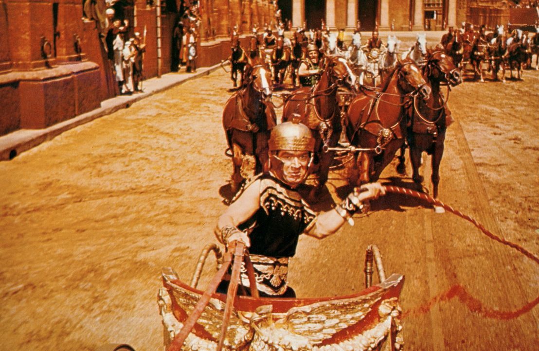 Ein großes Wagenrennen in Jerusalem wird zum mörderischen Zweikampf zwischen Messala (Stephen Boyd, vorne) und Ben Hur ... - Bildquelle: Metro-Goldwyn-Mayer (MGM)