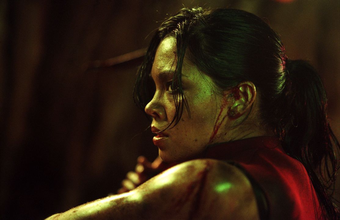 Werden in einer tiefen Höhle eingeschlossen: Dort machen Juno (Natalie Mendoza) und ihre Freunde eine grausige Entdeckung ... - Bildquelle: Square One Entertainment