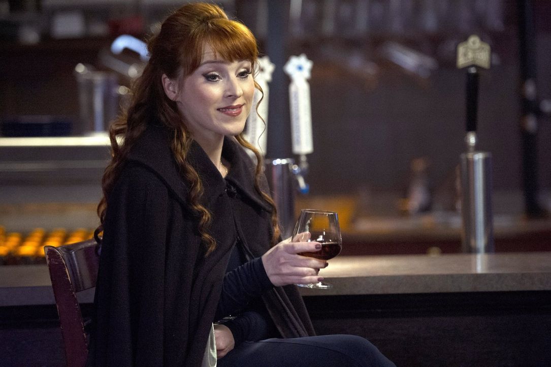 Rowena (Ruth Connell) plant einen Schritt gegen die letzten Männer der Schriften, doch ihr Plan endet anders als erhofft ... - Bildquelle: 2016 Warner Brothers