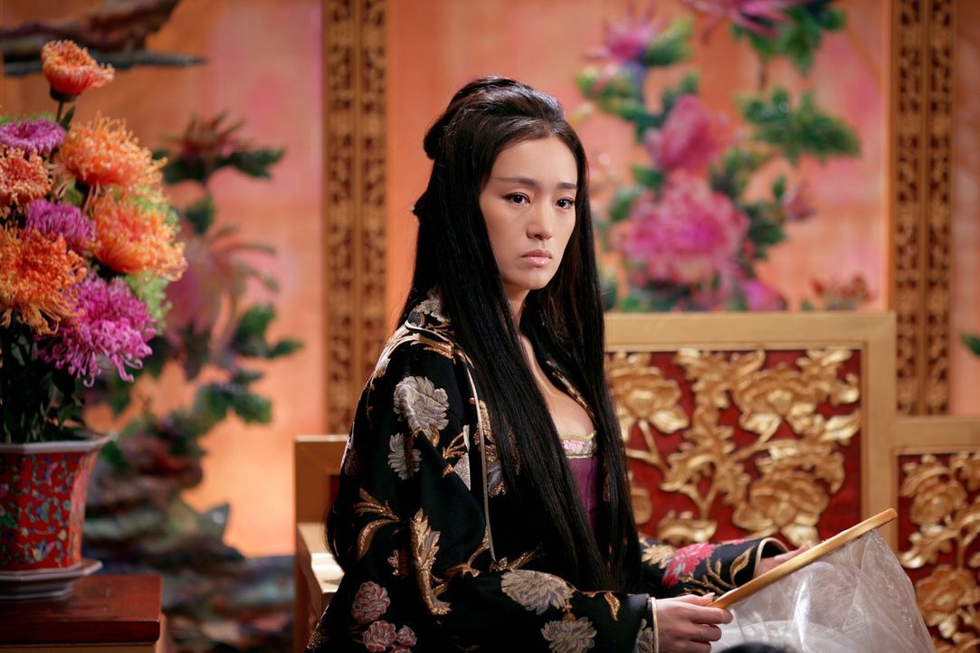 Die schöne Kaiserin Phoenix (Li Gong) ist Teil eines Geflechts aus Liebe, Machtgier und tiefem Hass am chinesischen Hof ... - Bildquelle: TOBIS Film