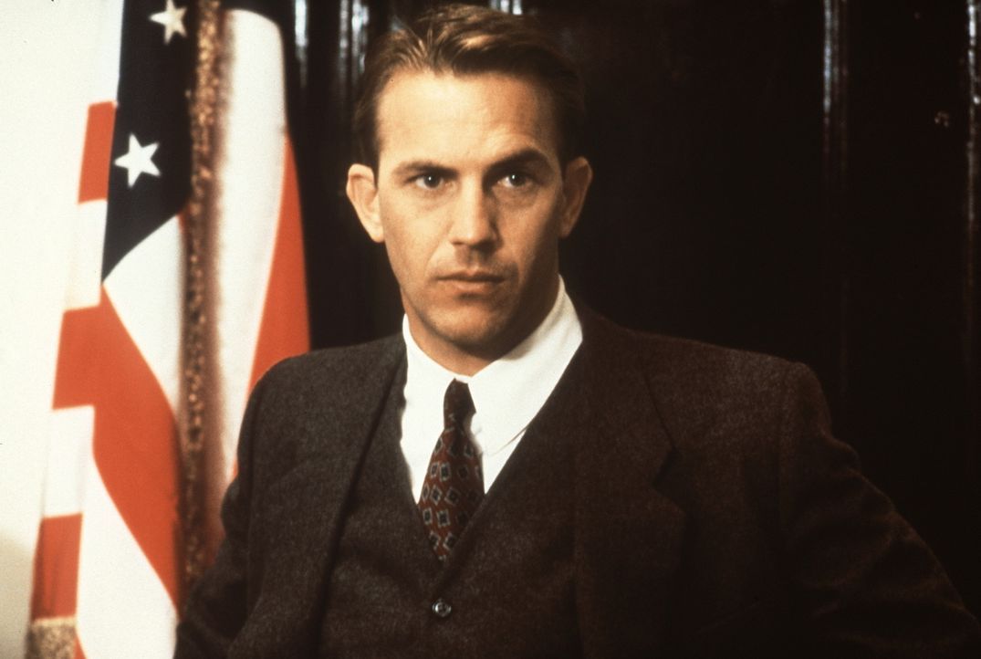 Eliot Ness (Kevin Costner), ein junger, naiver Spezialagent des Finanzministeriums, ist fest entschlossen, dem Gangsterboss Al Capone das verbrecher... - Bildquelle: Paramount Pictures