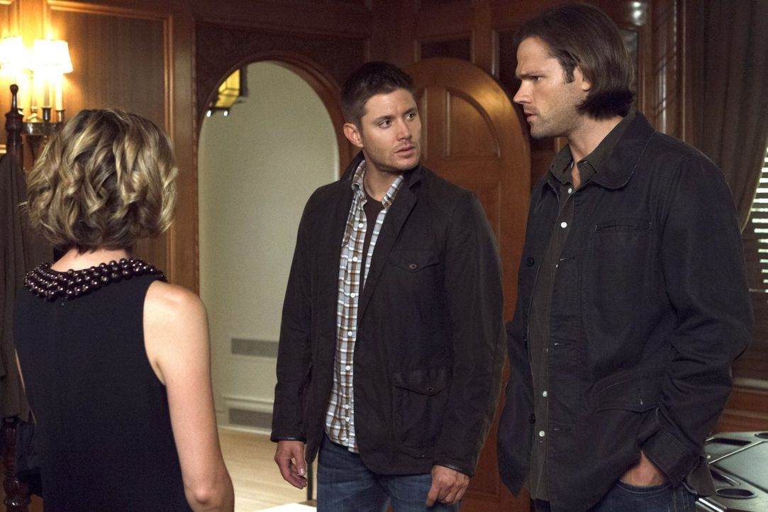 Dean (Jensen Ackles, M.) bekommt eine Nachricht, laut der er und Sam (Jared Padalecki, r.) angeblich eine Menge Geld erben sollen. Doch als sie an d... - Bildquelle: 2016 Warner Brothers
