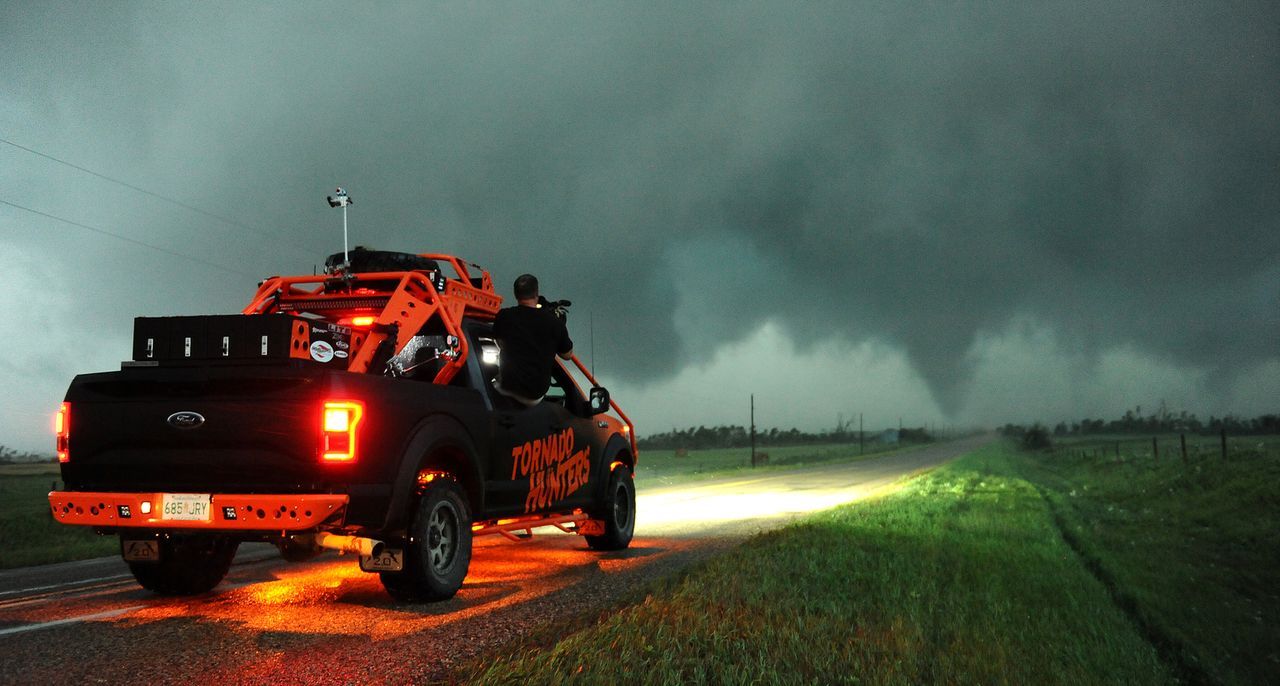 Tornado Hunters - Im Auge des Sturms - Monstersturm über Manitoba ...