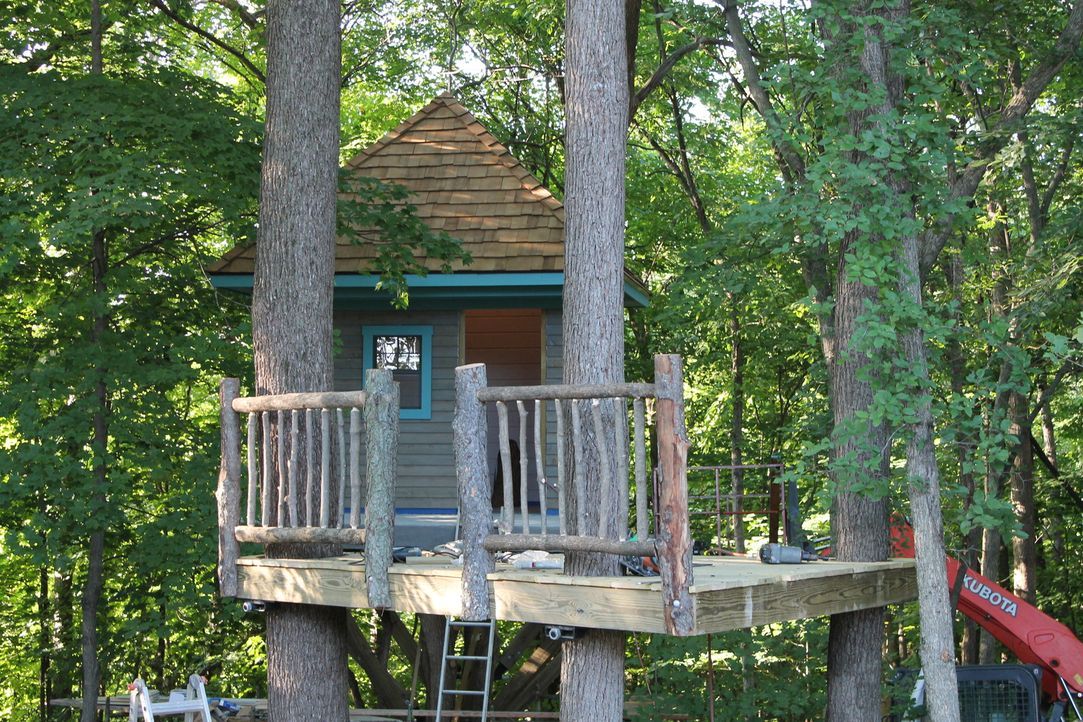 Michelle Herman und ihr Mann wünschen sich ein Baumhaus, das als Rückzugsort für ihre Kinder dienen soll. Die Jungs planen sogar einen Balkon, eine... - Bildquelle: 2015, DIY Network/Scripps Networks, LLC. All RIghts Reserved.