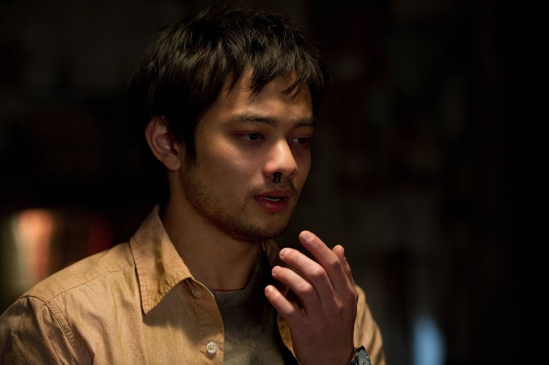 Hat Kevin (Osric Chau) tatsächlich endlich die Formel gefunden, mit der das Tor zur Hölle für immer geschlossen werden kann? - Bildquelle: Warner Bros. Television