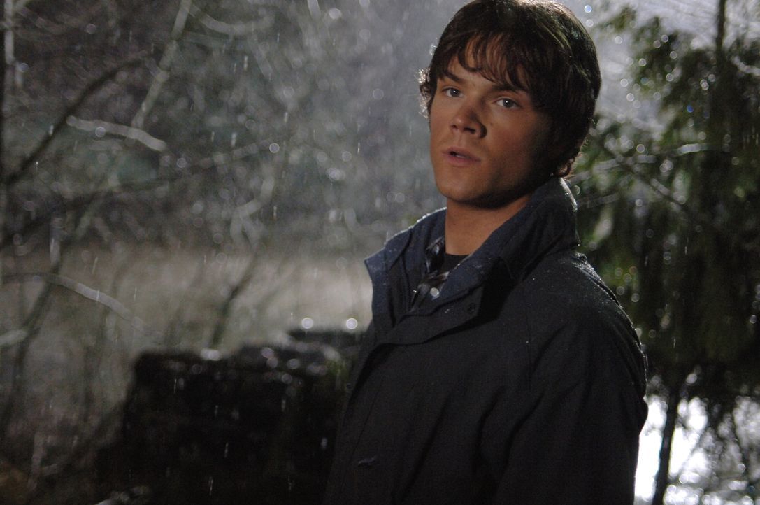 Gemeinsam mit Dean, versucht Sam (Jared Padalecki) einen mordenden Geist zu vernichten ... - Bildquelle: Warner Bros. Television