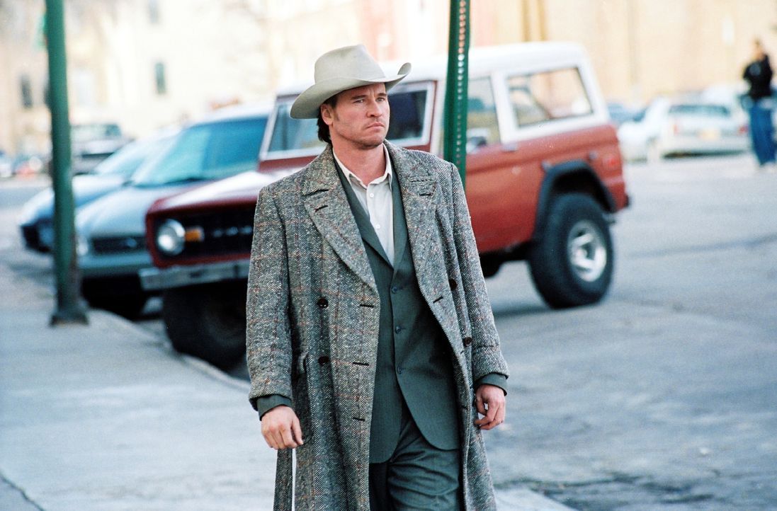 Obwohl Frank Kavanaugh (Val Kilmer) sein Gedächtnis verloren hat, ist er sich sicher, dass ein Attentat auf den US-Präsident während seiner Wahlkamp... - Bildquelle: Nu Image