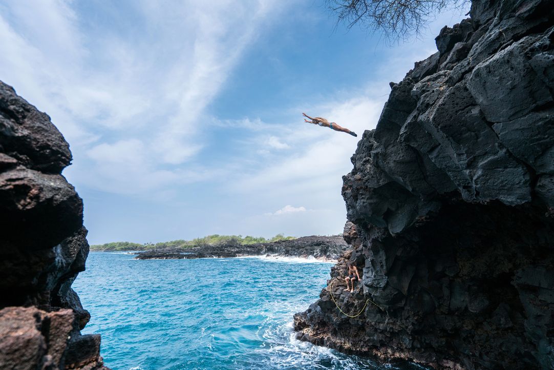 Ein bisher unbekanntes Paradies für Klippenspringer: Von den Einheimischen nur "End of the World" genannt und zu finden in Kailua-Kona auf Hawaii. - Bildquelle: 2017,The Travel Channel, L.L.C. All Rights Reserved