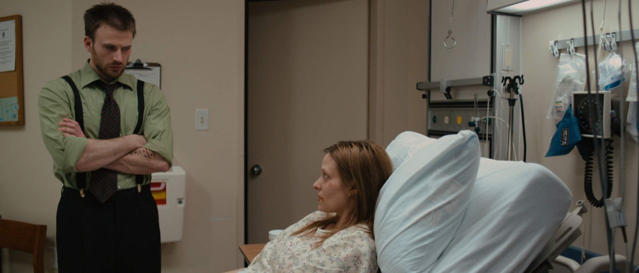 Das Leben des drogensüchtigen Anwalts Mike Weiss (Chris Evans) ändert sich rapide, als er die junge Krankenschwester Vicky (Vinessa Shaw) als Mandan... - Bildquelle: 2010 Safety Point, LLC All Rights Reserved