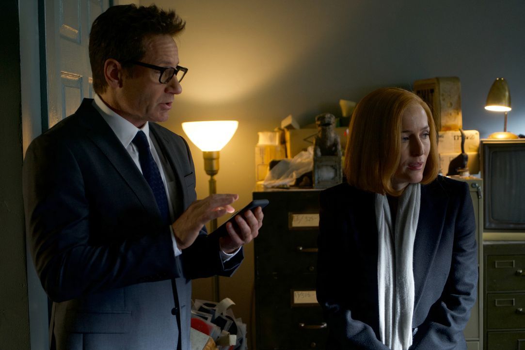Als Scully (Gillian Anderson, l.) und Mulder (David Duchovny, r.) einen Kult entdecken, ahnen sie noch nicht, welch grausame Rituale die Anführer du... - Bildquelle: Shane Harvey 2018 Fox and its related entities. All rights reserved. / Shane Harvey