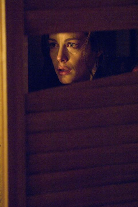 Plötzlich findet Kristen (Liv Tyler) dubiose Kritzeleien auf den Fensterscheiben des einsam gelegenen Wochenendhäuschen ihres Freundes vor, die sie... - Bildquelle: Glenn Watson 2007 Focus Features LLC.  All Rights Reserved.