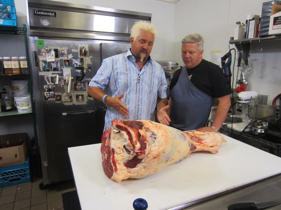 Guy Fieri (l.) - Bildquelle: 2013,Television Food Network, G.P. All Rights Reserved