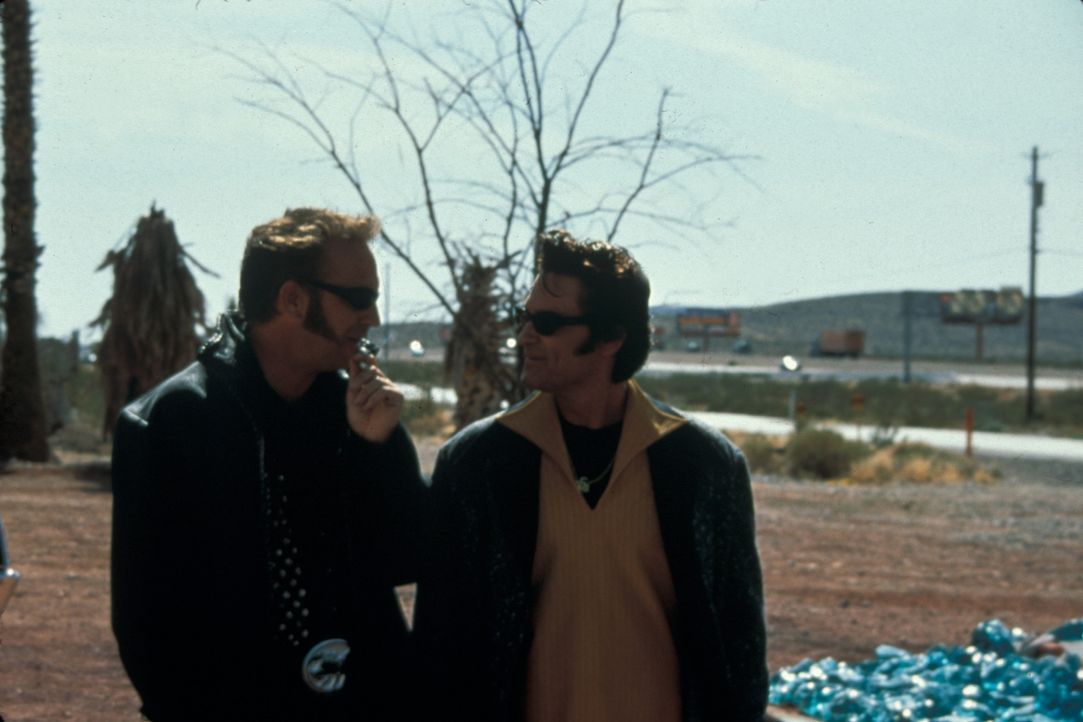 Eines Tages beschließen die soeben aus dem Knast entlassenen Michael Zane (Kurt Russell, r.) und Thomas Murphy (Kevin Costner, l.), das Riviera-Casi... - Bildquelle: Francise Pictures
