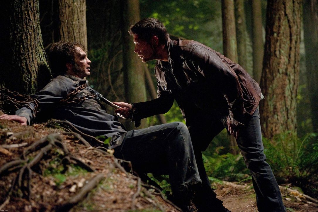 Selbst als alles verloren scheint, gibt Dean (Jensen Ackles, r.) die Hoffnung nicht auf, Castiel im Fegefeuer zu finden, und versucht, bei allen Mon... - Bildquelle: Warner Bros. Television