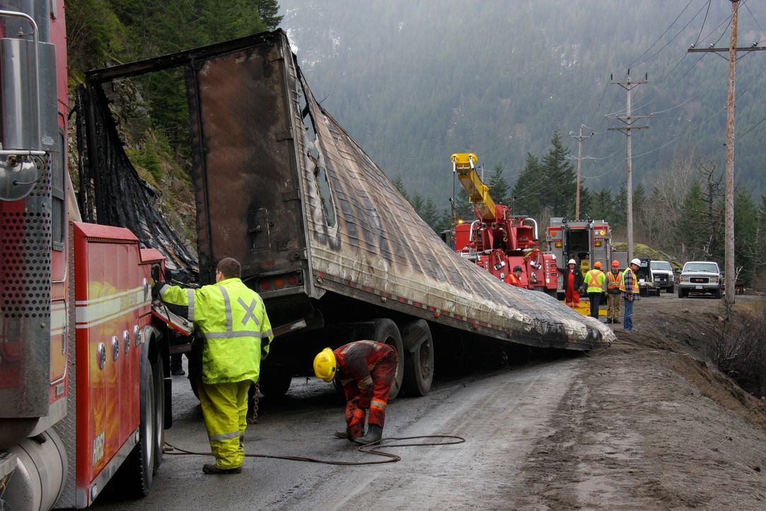Der Coquihalla Highway in Kanada gehört zu den gefährlichsten Schnellstraßen der Welt. Raues Wetter und Steinschläge machen sie selbst für erfahrene... - Bildquelle: Beyond Distribution