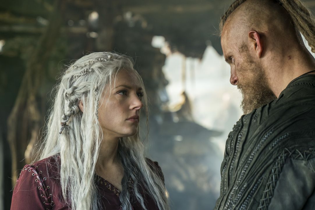 Lagertha (Katheryn Winnick, l.); Björn (Alexander Ludwig, r.) - Bildquelle: 2017 TM PRODUCTIONS LIMITED / T5 VIKINGS V PRODUCTIONS INC. ALL RIGHTS RESERVED.