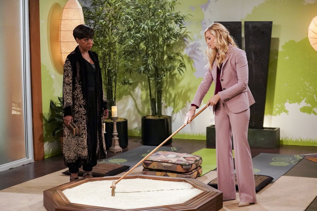 Tina Butler (Tichina Arnold, l.); Gemma Johnson (Beth Behrs, r.) - Bildquelle: Monty Brinton © 2018 CBS Broadcasting, Inc. All Rights Reserved. / Monty Brinton