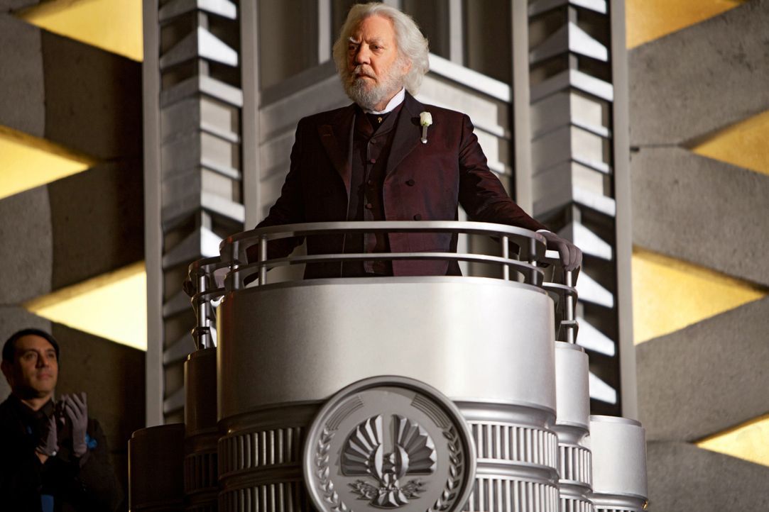 Als President Snow (Donald Sutherland) die 74. Hungerspiele ankündigt, ahnt er nicht, dass diesmal alles ganz anders wird, als er es sich in seinen... - Bildquelle: Studiocanal GmbH