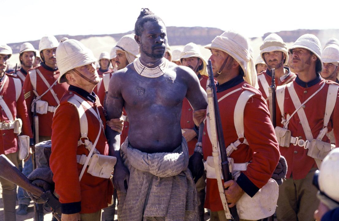 Eines Tages wird der Mahdi-Kämpfer Abou Fatma (Djimon Hounsou, M.) von den Engländern gefangen genommen. Im Lager des Feindes lernt er Harry Faversh... - Bildquelle: Jaap Buitendijk Concorde Filmverleih. All rights reserved.