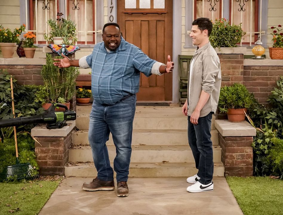 Calvin Butler (Cedric the Entertainer, l.); Dave Johnson (Max Greenfield, r.) - Bildquelle: Monty Brinton © 2018 CBS Broadcasting, Inc. All Rights Reserved. / Monty Brinton