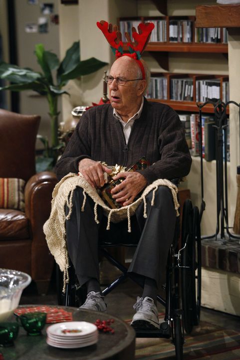 Ein besonderer Weihnachtsgast: Marty (Carl Reiner) ... - Bildquelle: Warner Brothers
