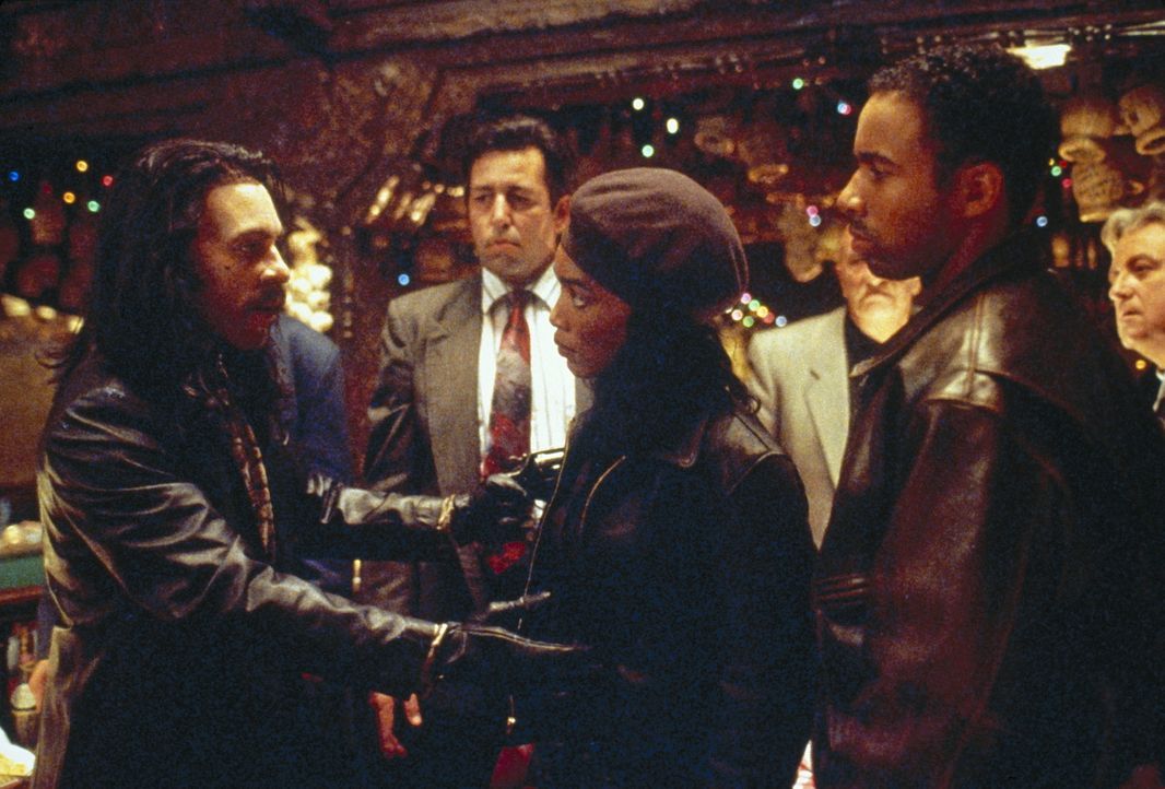 Einer wird gewinnen: Die ungleichen Männer Max (Eddie Murphy, l.) und Justice (Allen Payne, r.) nehmen den Kampf um Rita auf ... - Bildquelle: Paramount Pictures