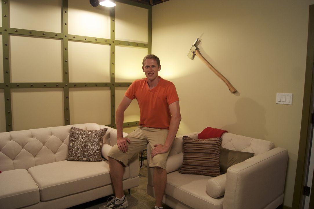 Aus einer Rumpelkammer zaubern Josh Temple und sein Team ein stylisches Feuerwehr-Clubhaus mit Indoor-und Outdoor-Sitzmöglichkeiten. Was wohl Hausbe... - Bildquelle: 2012, DIY Network/Scripps Networks, LLC. All Rights Reserved.