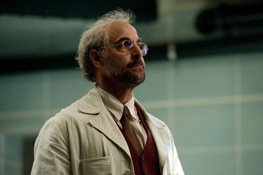 Dr. Abraham Erskine (Stanley Tucci) ist sowohl für Red Skulls wie auch Captain Americas Übermenschlichkeit verantwortlich ... - Bildquelle: TM &   2011 Marvel Entertainment, LLC & subs. All Rights Reserved.