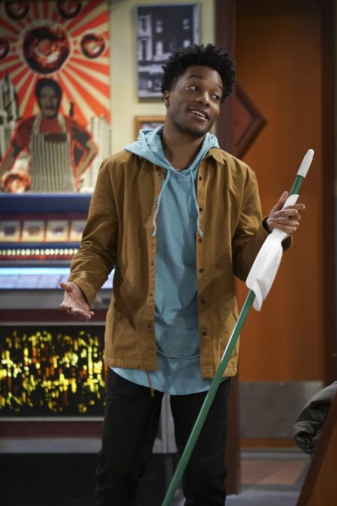 Nachdem Franco (Jermaine Fowler) erfahren hat, dass Arthur ihm nicht wirklich vertraut, versucht er alles, um den Donutladen Besitzer von seiner Ver... - Bildquelle: Monty Brinton 2016 CBS Broadcasting, Inc. All Rights Reserved. / Monty Brinton